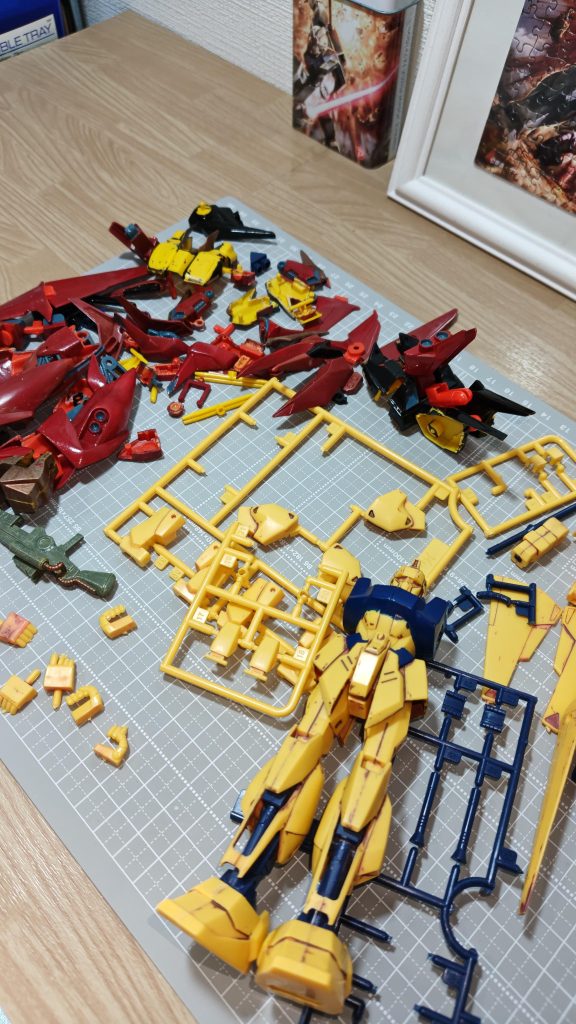 ここから始まりました。百式はそこまででもありませんでしたが、バウは結構バラバラの破損複数箇所。