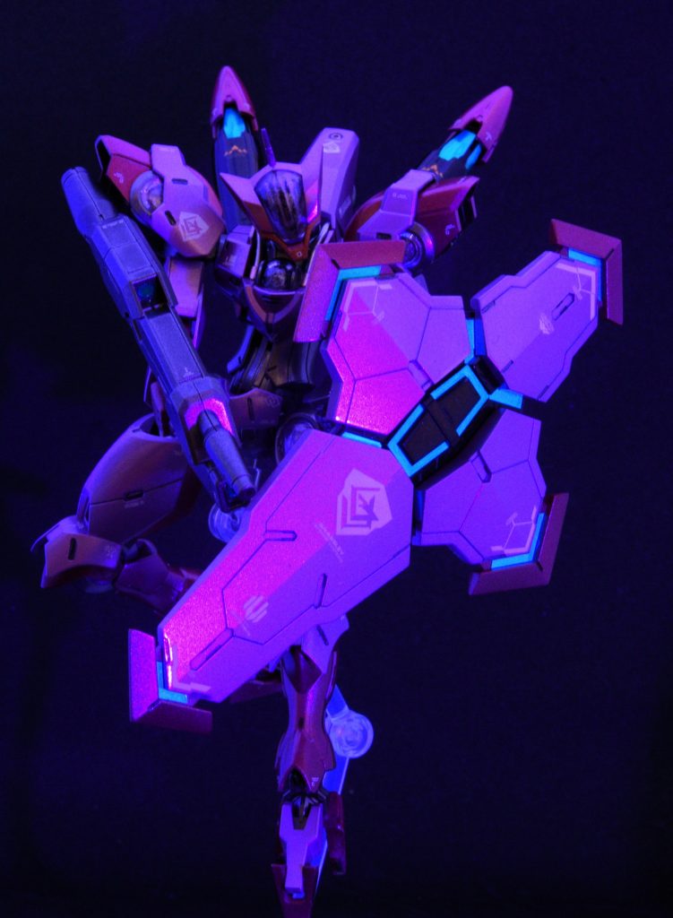 「そのスウォーム兵器は使わせない！」わかりにくいですがアンチドートの緑色、頭部内側は蛍光塗料です。