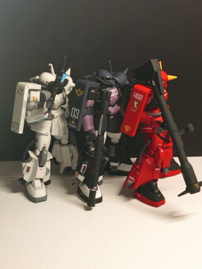 今はなかなか出会えなくなった高機動は丁寧に塗装と首の延長だけは施しています。ザク系はシールドデカールがいちばん楽しいですw