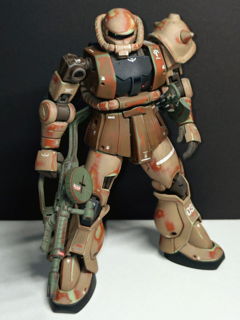 量産をサンドに塗り変えて一部パネルが欠損しているヤレた感じにしてみました。