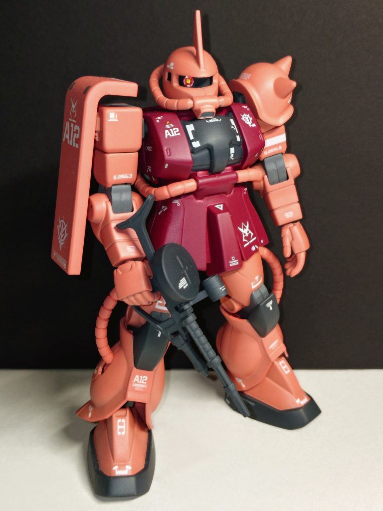 FGです。肩、腕、手、首、脚首を改造しています。頭はくり抜いて可動モノアイにしました。　FGは初めて作りましたが、噂どおりこのサイズにしてはディテールが細くて面白い解釈がされていて楽しかったですw