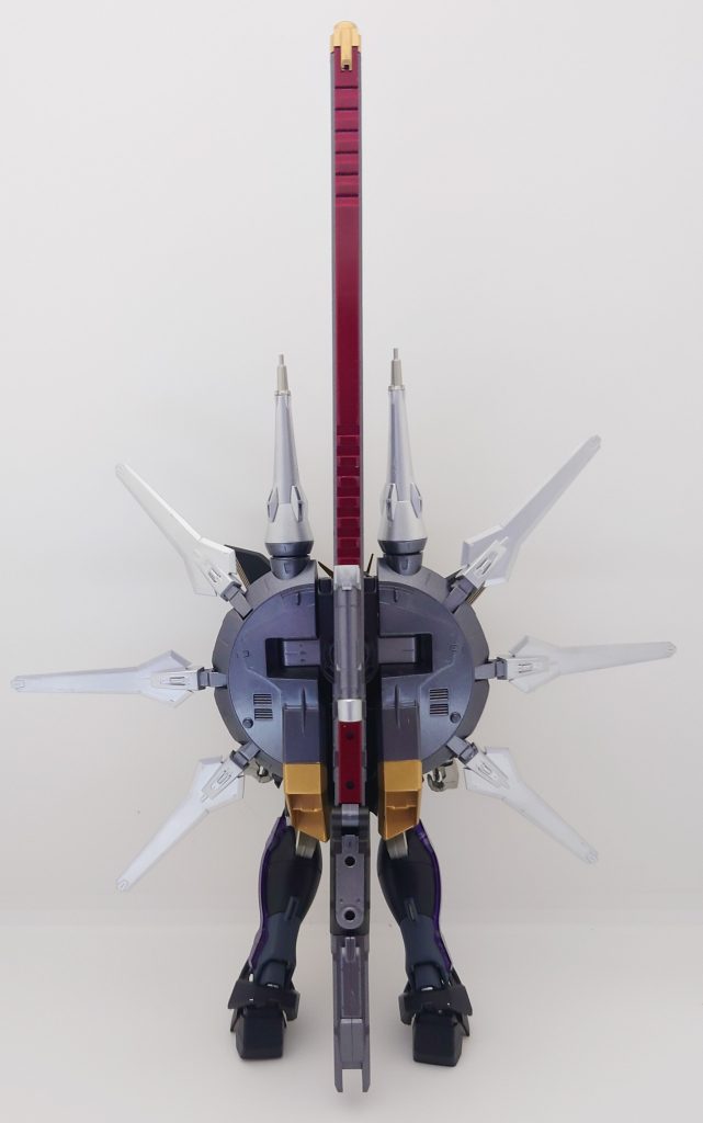 ちなみに、超ロングライフルは背中懸架のバックパックに取り付けることができます。