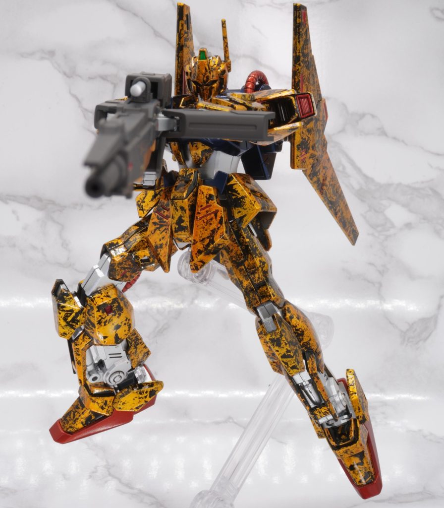 ガンダムベースで買ってたシステムウェポンキット008があったので、合わせるように塗装しました。Zガンダムのような持ち方ができず苦労しました。