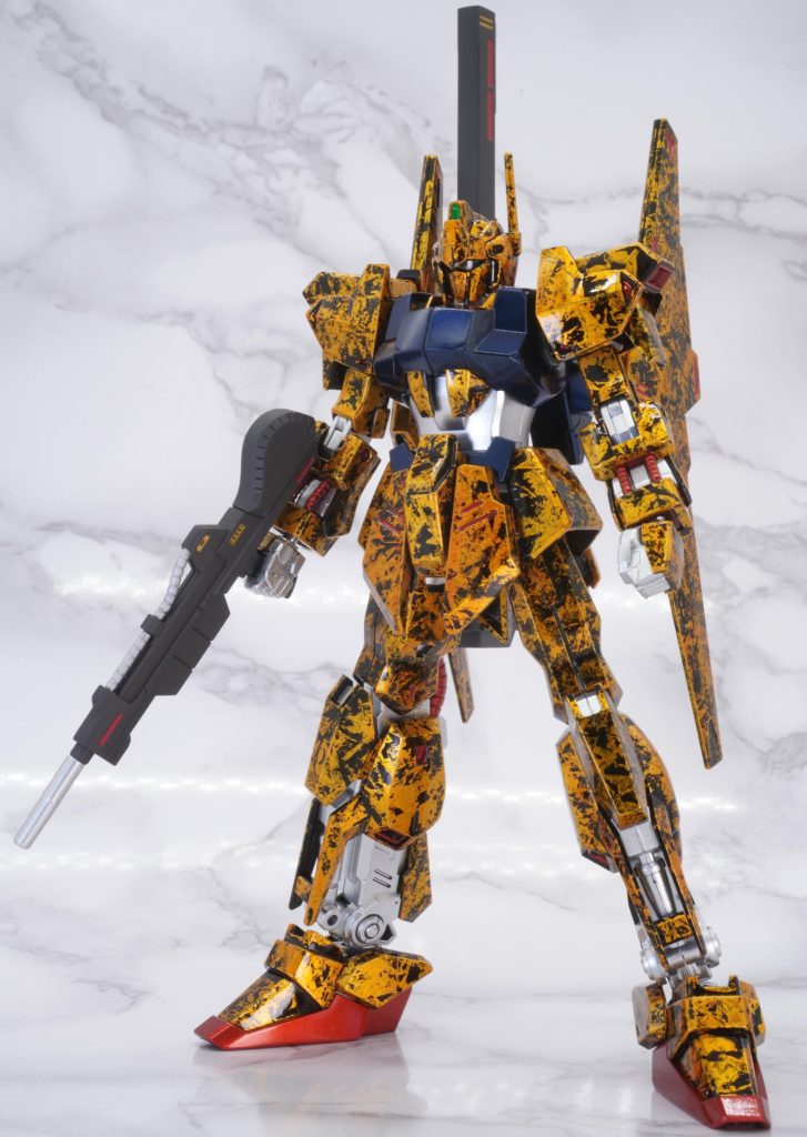 キャンディ塗装にした時、関節等も黒っぽくすると暗くなりすぎるのであえてシルバーで塗装し高級感を高めました。