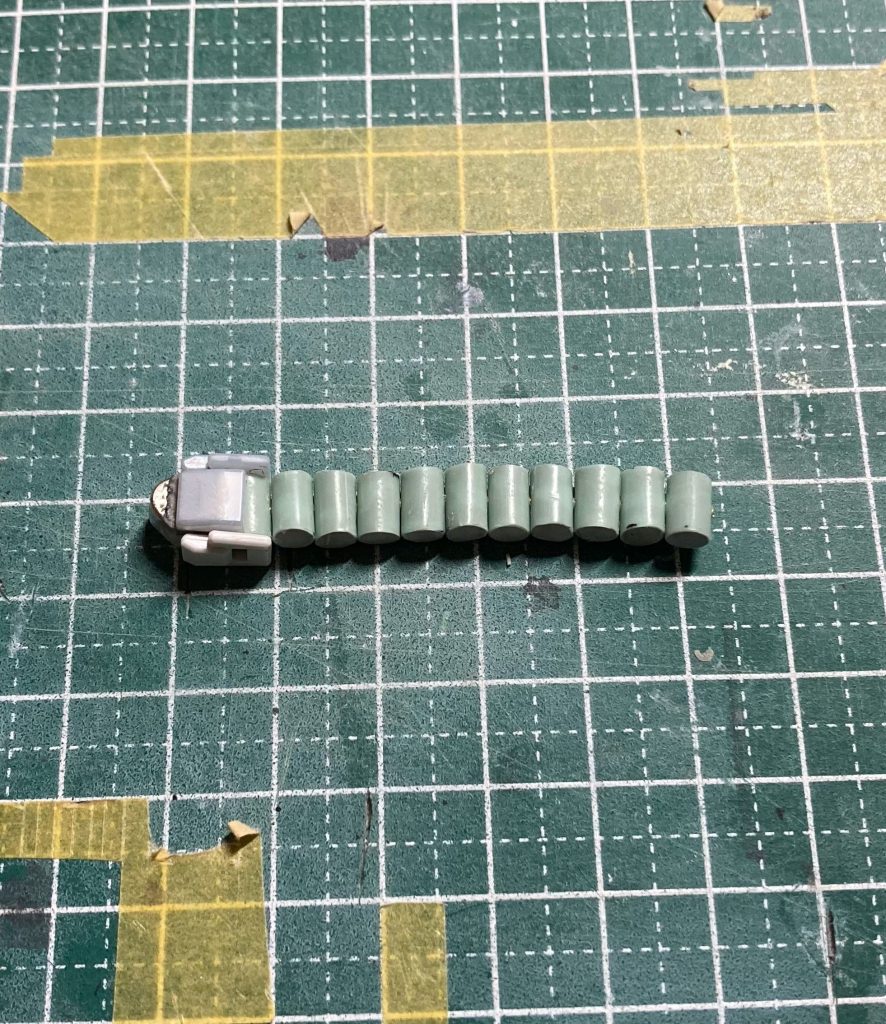 強制冷却用のカートリッジは100均のストローで再現しました。真鍮線で繋がっていますからある程度表情がつけられます。