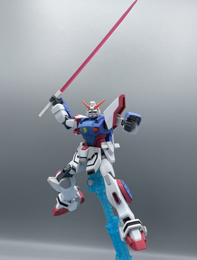 ビームソード！！　シャイニングガンダムの”得物”は、大小二本のビーム刀”ビームソード”です。長さの異なる日本の刀は、侍の太刀と脇差を思わせます。　ネオジャパンのMFなので当たり前なんですけど、こうした所に日本らしさや和の心意気が感じられて、シャイニングガンダム好きなんですよねぇ…☺️斬ッ！！