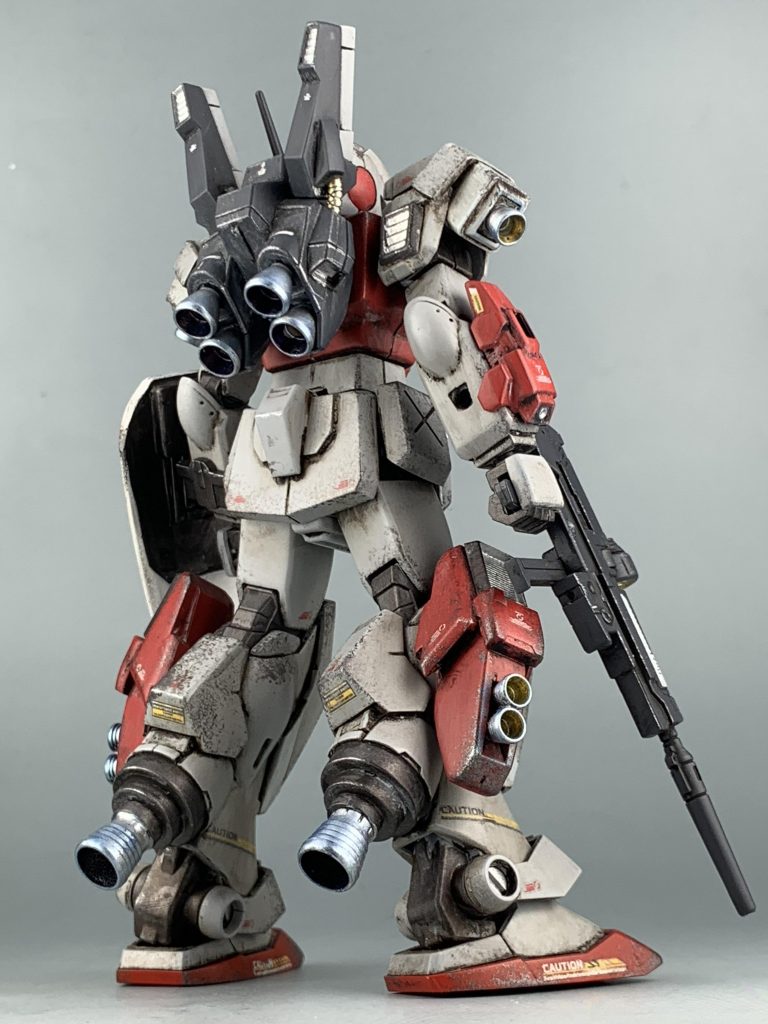 バックパックはジムⅢのもの。親和性が高いです。両脚はデミバーディングの腕等を使っています。