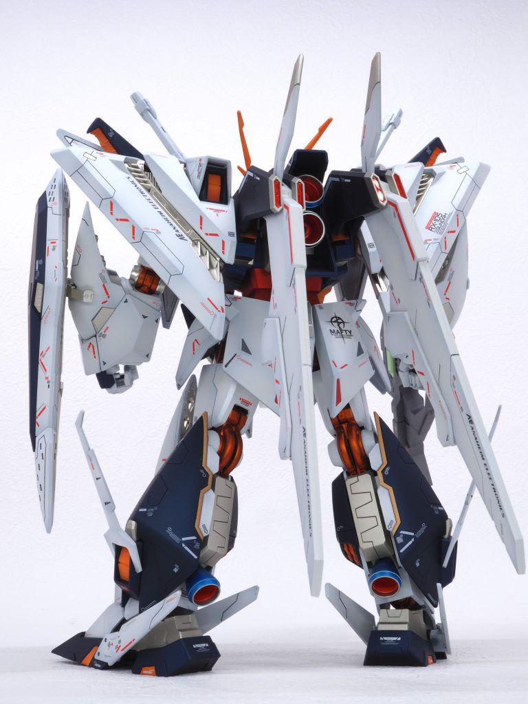 シルバーっぽく見えるのはシャンパンゴールドです。