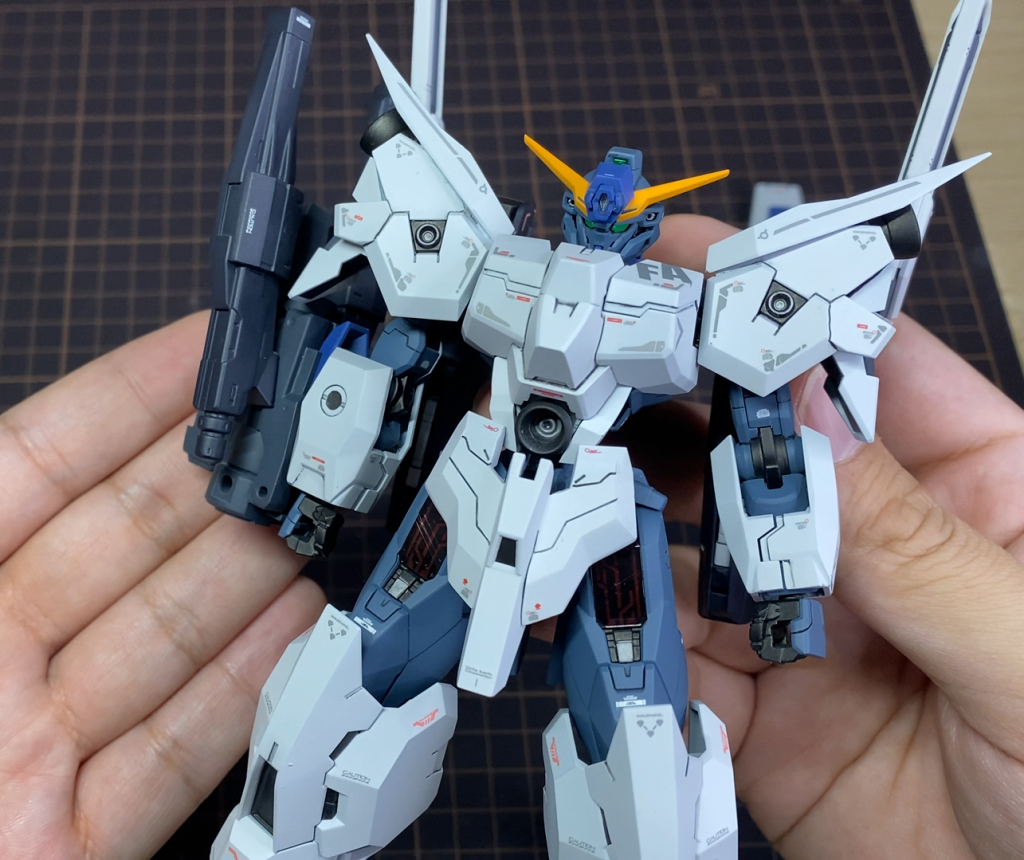 ダブルビームライフルも作りました。銃身を後方へたたんで前腕に接続できます。