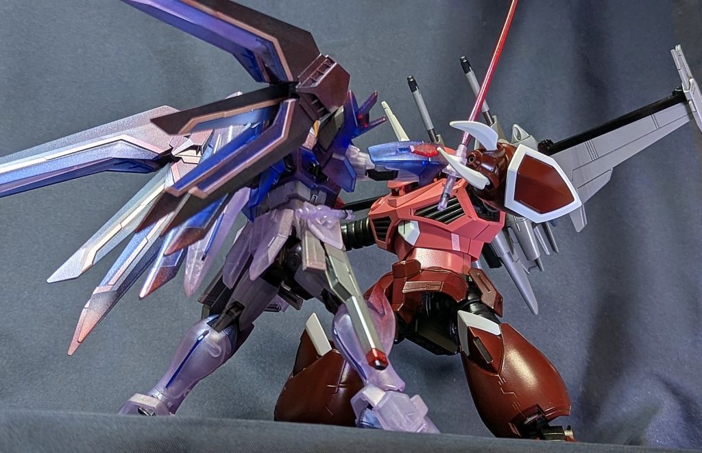 〈やめろ、キラ！ お前が今、何をしているのかわかっているのか！？〉「アスラン！キミこそ、そんなわけのわからない機体に乗って、観客の心を射抜こうとしている！何がしたいって言うんだ！？」