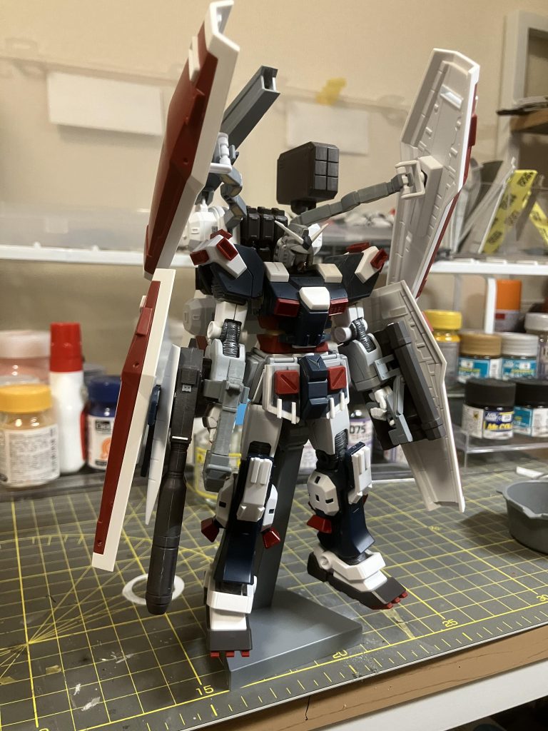 制作途中の写真スジボリはあまり目立たないと思ったので、プラ板やプラ棒を貼って凸の方向でディテールアップしています。最後までご覧いただきありがとうございました。