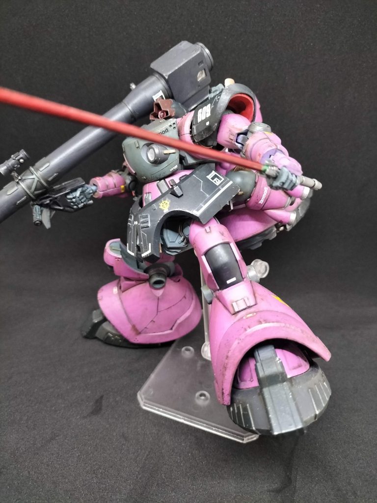 機体塗装は筆塗りです。ボディはダイソーのアメジストパープルという水性塗料で塗りました。