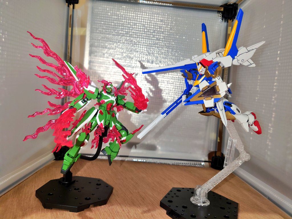 最後にファントムとV2ABのミノフスキードライブ搭載機の2機ですが…V2にも光の翼のエフェクトパーツが欲しくなりますね…w