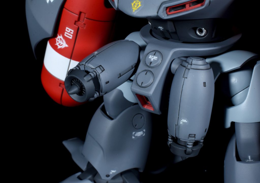 フロントアーマー部のジェットも可動します