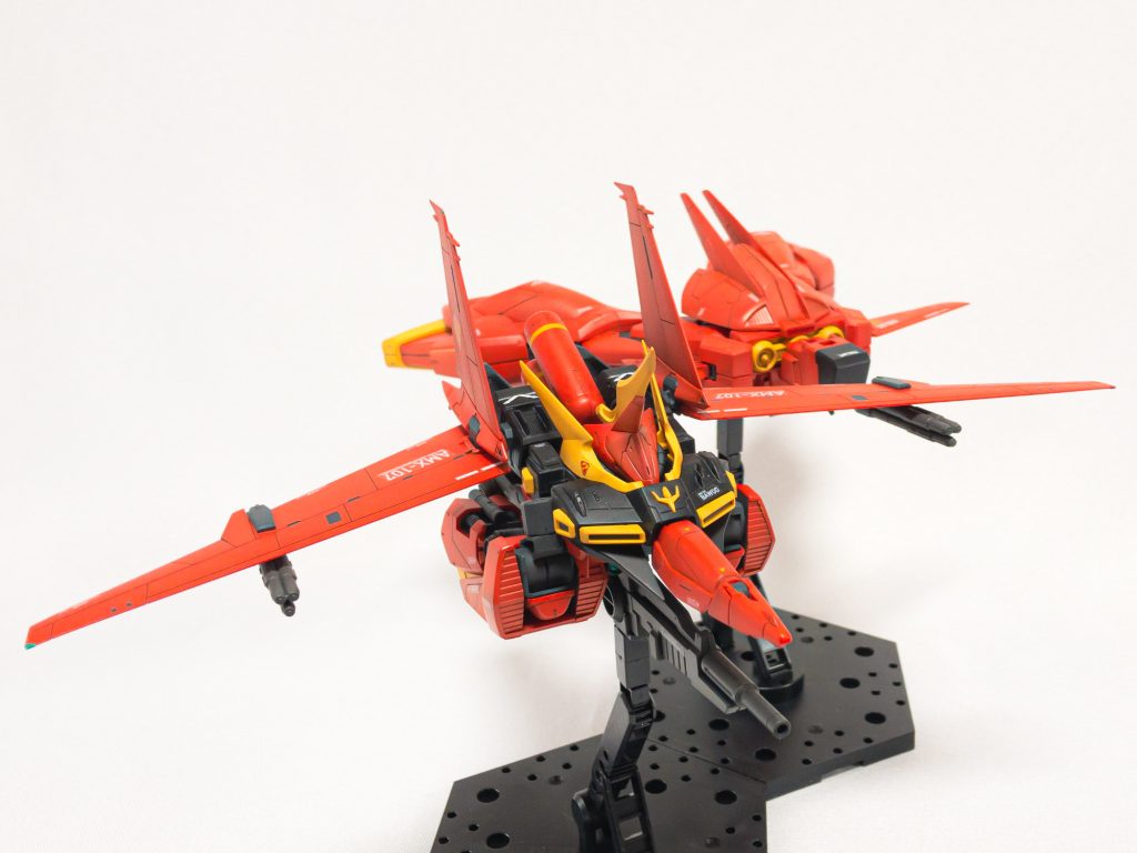 一度MS形態に変形させたらもう二度と変形しないと思うので、アタッカーとナッターも写真いっぱい撮っておきました。