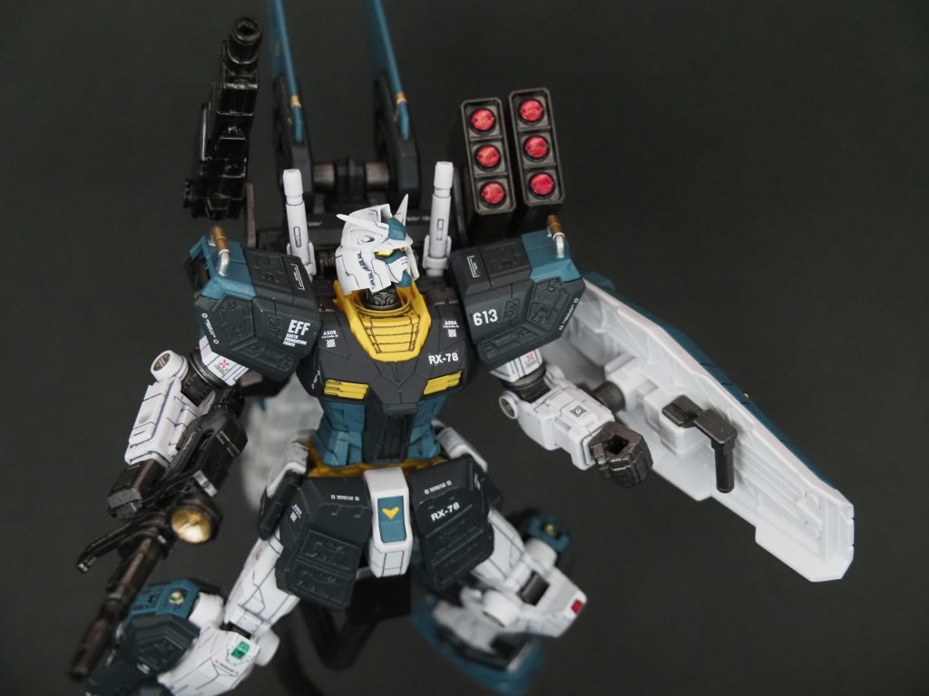 胸部に追加装甲がないからちょっとバランス悪く見えますね。RX78F00高機動型のパーツを追加してあげたい。