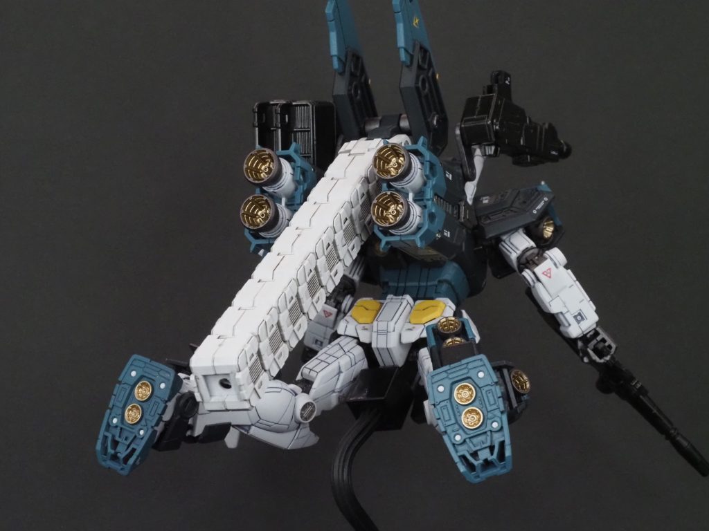 バックショットのスラスターの迫力はすごい。