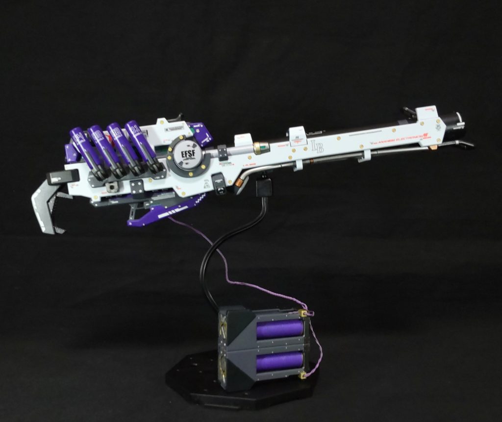 反対側はこんな感じ😄デカールは、∑ガンダムvsペーネロペーのモノ(限定品らしい？)+αを使用しました😁。グリップを付けてた箇所にアクションベースが接続出来ます。