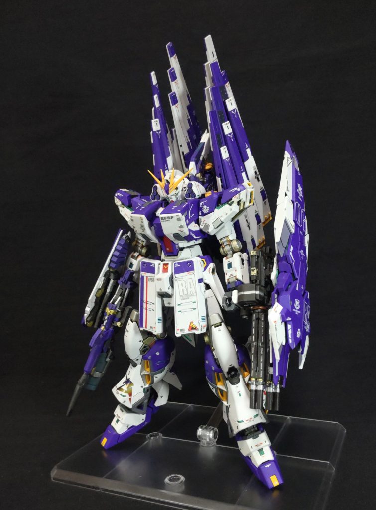 RGνガンダムBはHWS装備とアームドアーマーDeを装備した。RGνガンダムBはνガンダムHWSになった‼️。RGνガンダムBは仲間を呼んだ❗️。・ロング・レンジ・フィン・ファンネルとハイパー・メガ・バズーカ・ランチャー(自作)が現れた❗️。