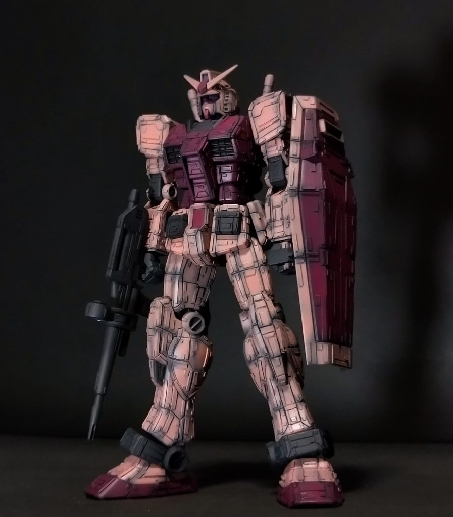 塗装直前にシールドとヘソ？のところの連邦マークに気付いて、急いで除去加工しました💦間に合って良かった😊