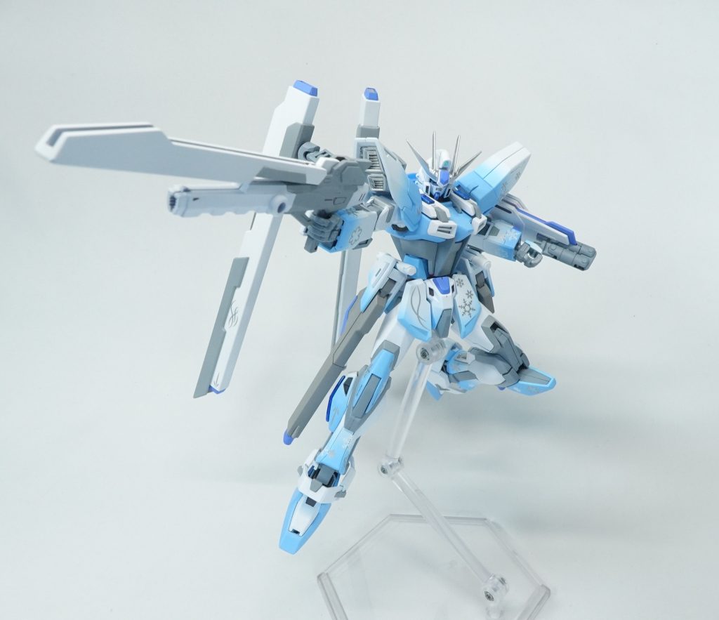 元キットがストライクなのでお馴染みのSEEDポーズ。