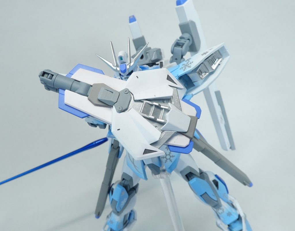 ビルドストライクのエネルギーを吸収するシールドでエネルギーチャージ！