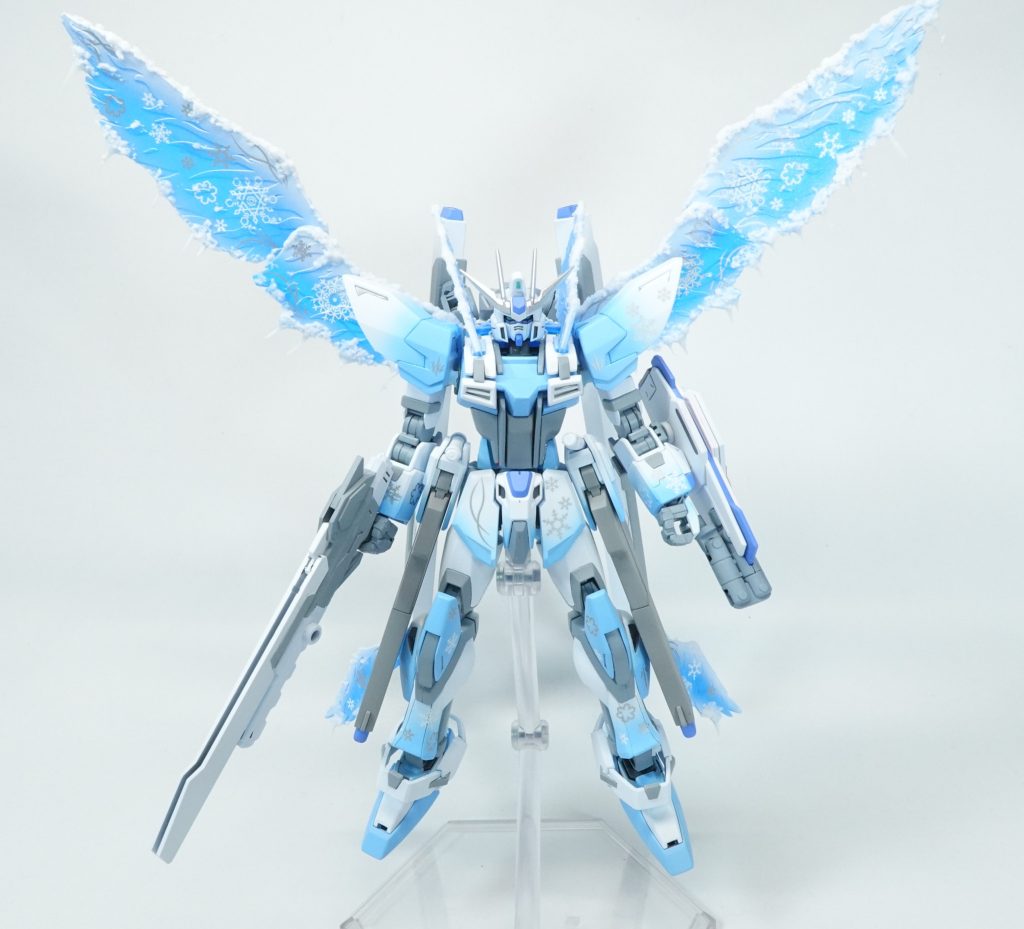 ウィングにはホットボンドで氷柱を再現して、シタデルカラーのヴァルハラン・ブリザードで雪を再現。