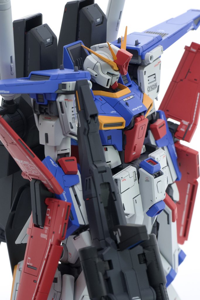 各所のハッチディテールは全てタガネで掘り込んだ。