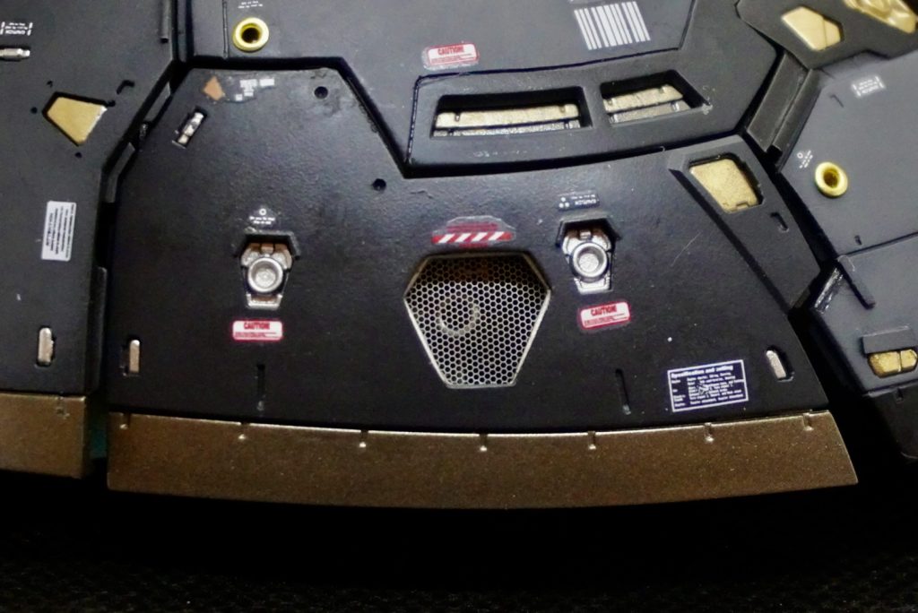 改修は最低限。定番ですが切り抜きを追加してメッシュ貼りました。はじめてメッシュ貼りましたけどカッコいい〜笑