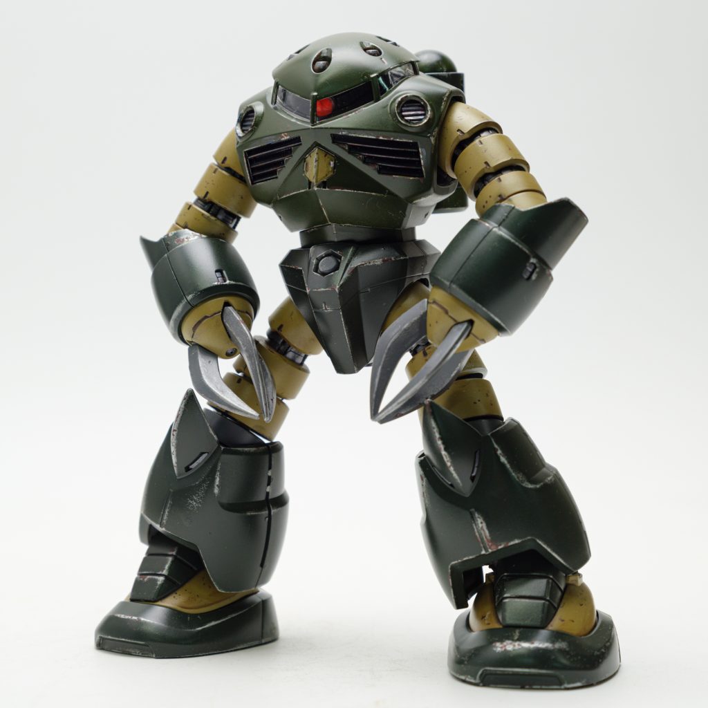 モノアイは蛍光レッドで塗っています。