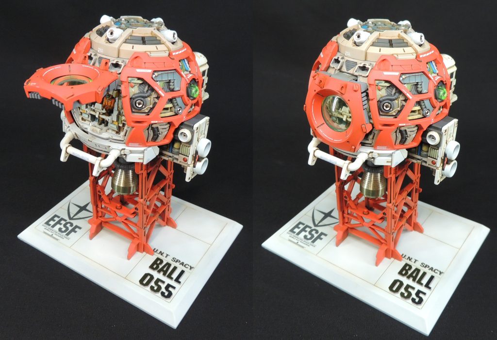 ■内部メカの塗装　ボールの内部メカの成形色はニュートラルグレー一色ですが、メカとしての説得力を塗り分けで演出することにしました。外側のトラス状の部分はレッド、内部はウォームグレイを基調として、彩度を落としたグリーン、ブルー、グレー、イエロー、ホワイト等の複数の色で塗り分けています。強い塗膜が欲しかったのでラッカー系塗料を使用し、同じ色を隣り合わせさせない立体パズルだと思いながら、極細の面相筆で丁寧に彩色していきました。