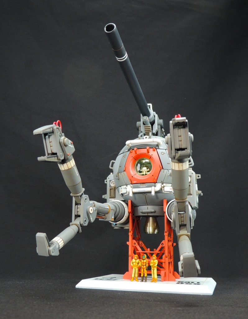 ■使用塗料　広い面のエアブラシ塗装と極細の面相筆による細部の塗り分けはラッカー系塗料を用い、スミ入れとウォッシングにはエナメル系塗料を使用しました。仕上げとして、水性塗料のつや消しをプロユースシンナーで希釈して吹き付けています。これは、「水性塗料のつや消しをシンナーで溶いて吹き付けると、物凄くつや消しになる」といった記事を模型誌で見たことがあったため、実践してみたものです。乾燥後の塗装面は完璧なつや消しとなり、仕上がり状態は良好でした。