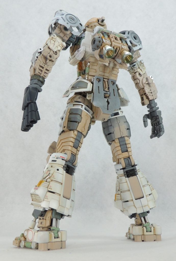 ■ノズル　背面に２基あるノズルは、HIQPARTS製の金属部品STＤスラスター(ノーマル8.0ｍｍ)に置き換えました。ラッカー系のクリアーオレンジとクリアーブルーをランダムに薄く吹き付けることにより、焼けた状態や使用感を演出しました。