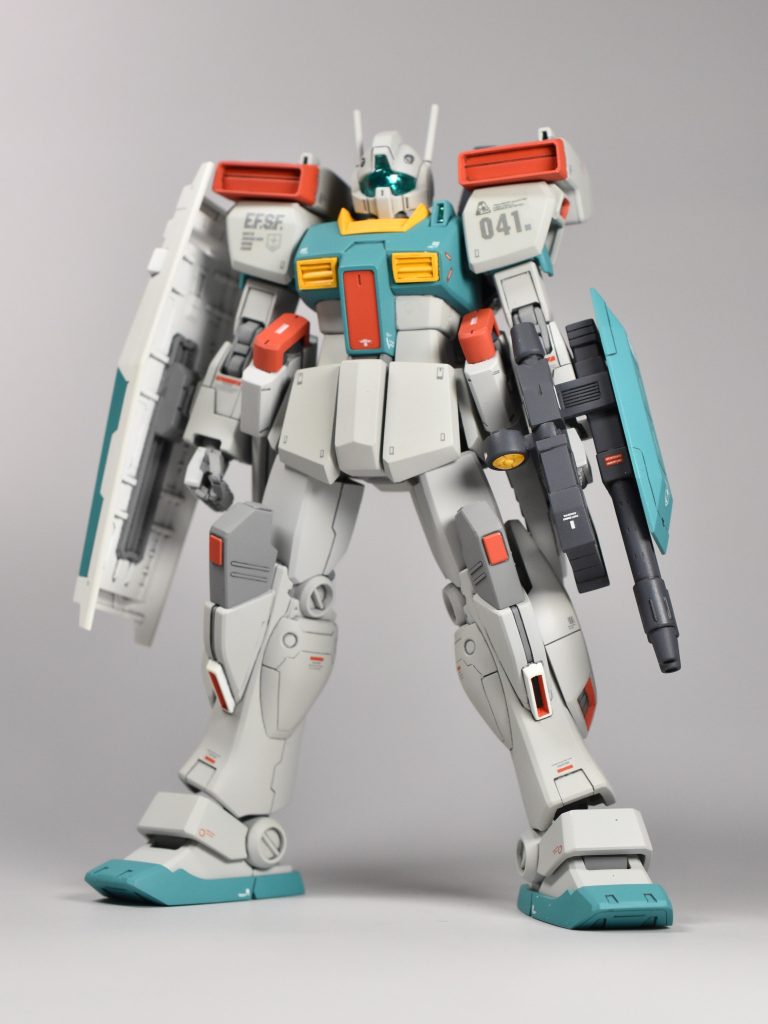 そして、ブルーディスティニーの腕部を活かして2連ビームキャノンやシールドを装備できます