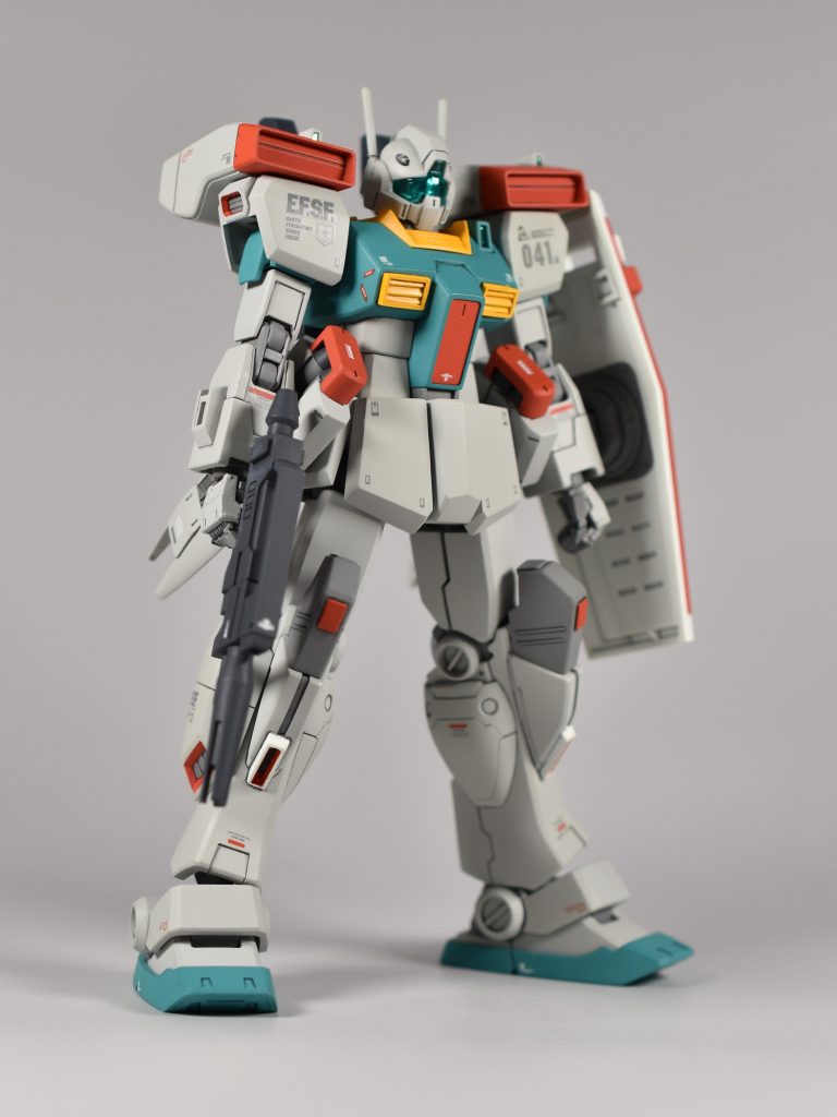 主な改修ポイントは・腕部とバックパックをHGブルーディスティニー3号機”EXAM”よりコンバート・太腿・腹部・フロントアーマー延長・股間軸の位置調整・胸部側面を削り込みつつダクト基部形状修正などとなります
