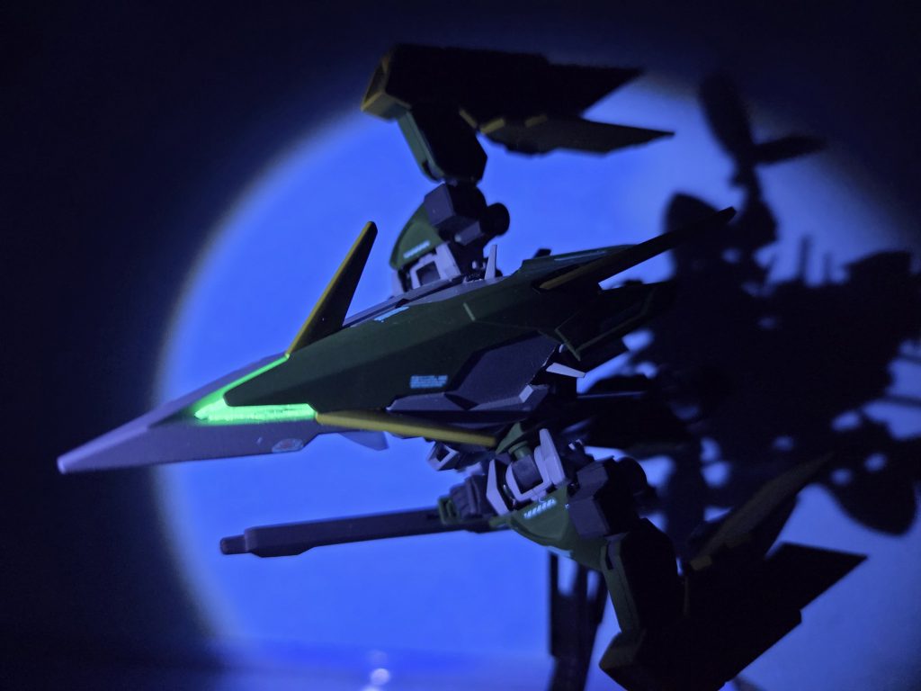 こちらのセンサー部も蛍光塗料で発光します。