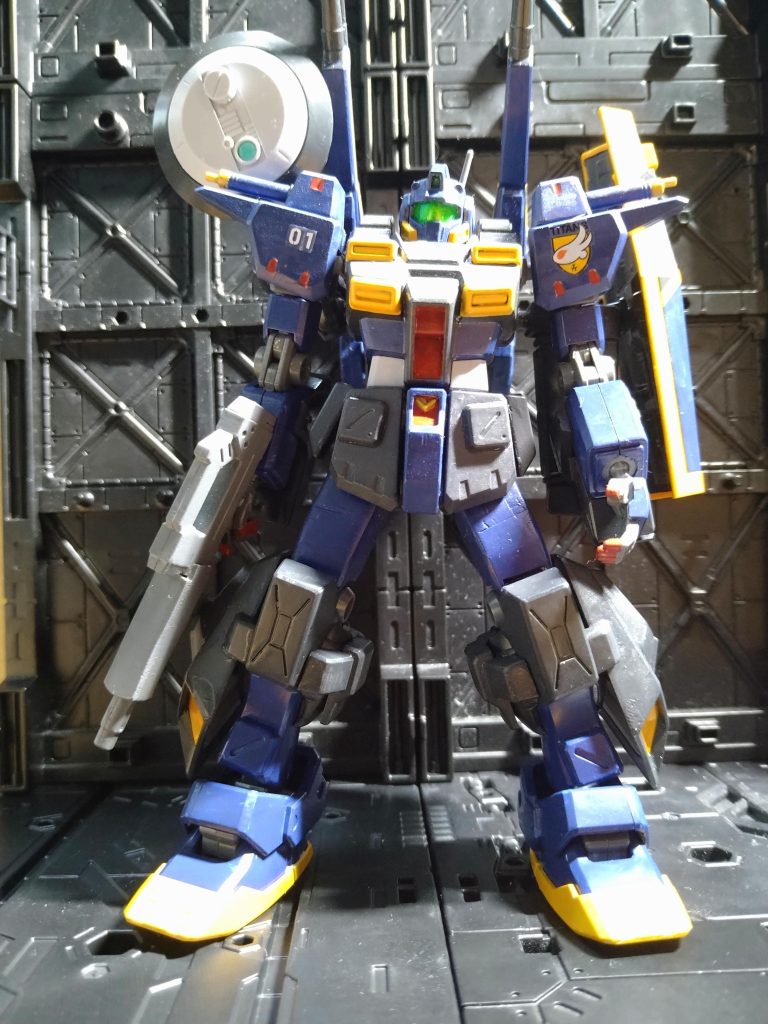 500円で投げ売りされていたジムガーディアン。カラーリングが正直あまり好みでは無かったのでそこで、[ティターンズカラーは全てを解決する。]困ったときはこの色でだいたいどうにかなるので。