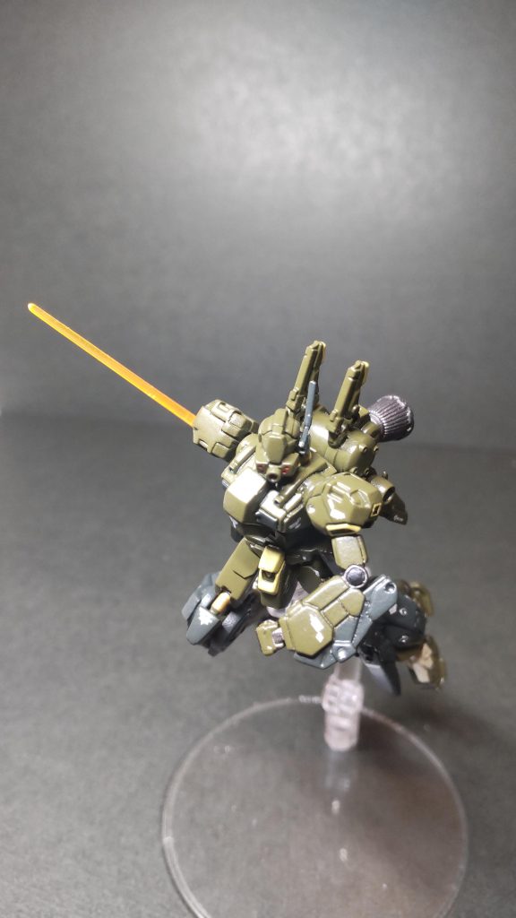 シールドも無くサーベル1本で立ち向かう姿は漢じゃありませんか😠