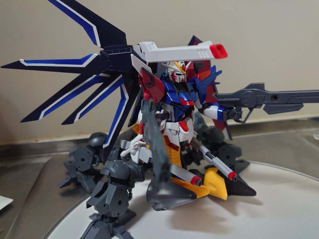 どこかから拾ってきたデータで自己修復を使い作った試製レールガンも装備した全火力解放。