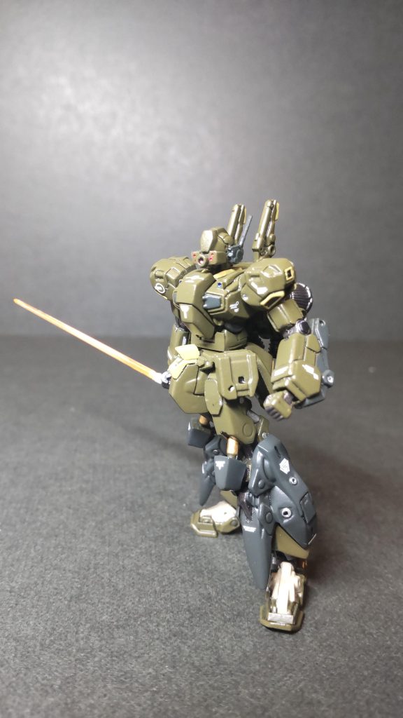 ポーズバリエーション増やす為ビームサーベルを持たせてみました。