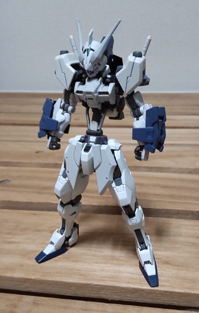 腰のユニットはキャリバーンのガンビット接続部分をベースにしているため、取り外すとスッキリしたシルエットになります。