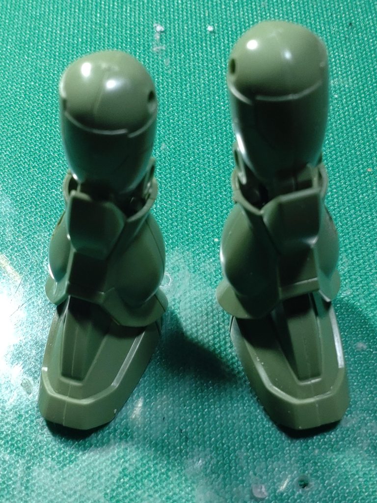 足もポリキャップを入れているとやたらと長くなってしまいました。