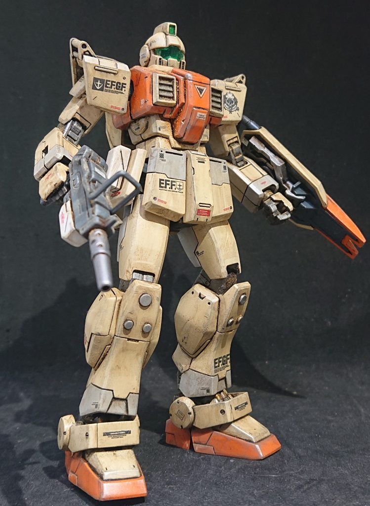 陸戦型ジムゲート処理→ペーパー掛け#400〜1000→洗浄→エアブラシ塗装→スミ入れ→デカール貼り→トップコート(つや消し)塗装→ウェザリング、汚し塗装