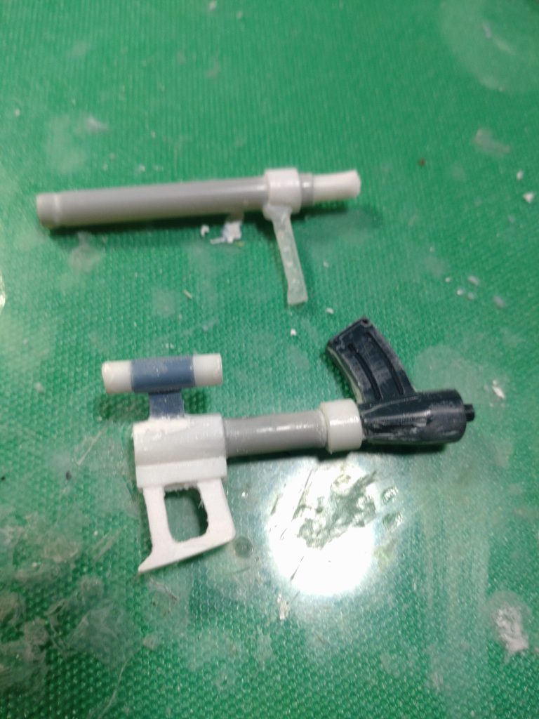 バズーカ。プラ板とプラパイプで頑張りました