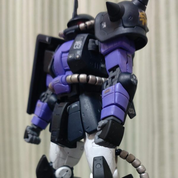 カーテン越しの黒い三連星ザクII