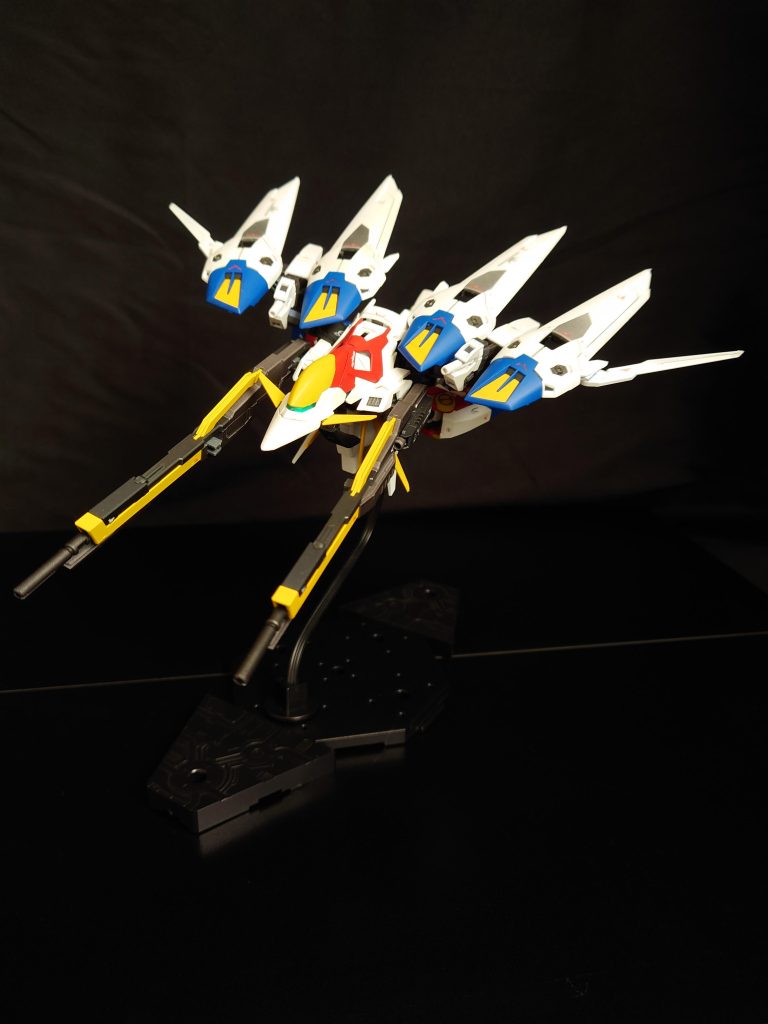 ネオバード形態。ウイングガンダムプロトゼロの様に小さいウイングを取り付けました。あまり大きくなると収納できないので小さめになっちゃいました。