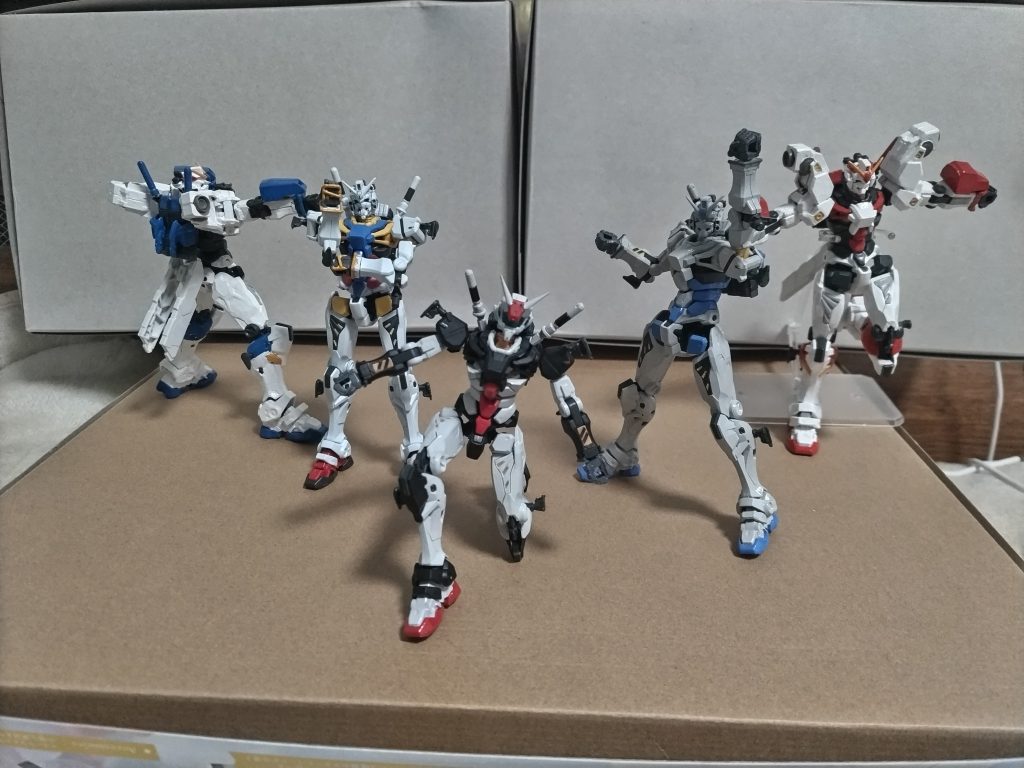 五機揃ってスペシャルファイティングポーズ