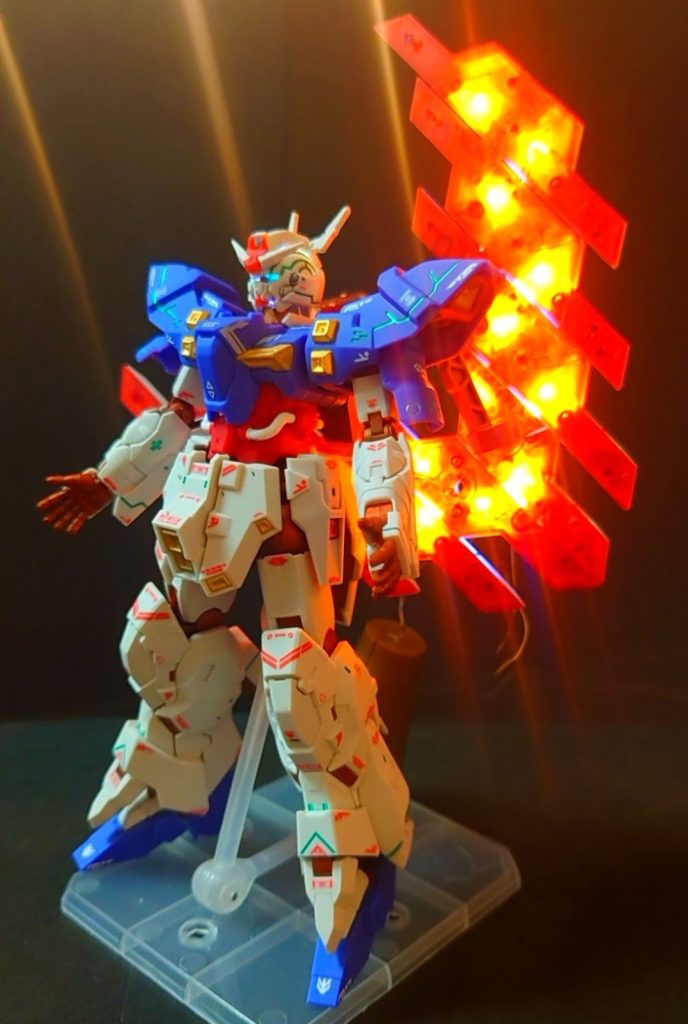 DAISOのLEDでお手軽に改造しました。サイコプレートに各二カ所頭部に一カ所仕込んであります。