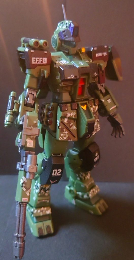 カーボンナノコーティングは周囲の景色に同化する光学迷彩となっているが、画像ではうまく表現できず