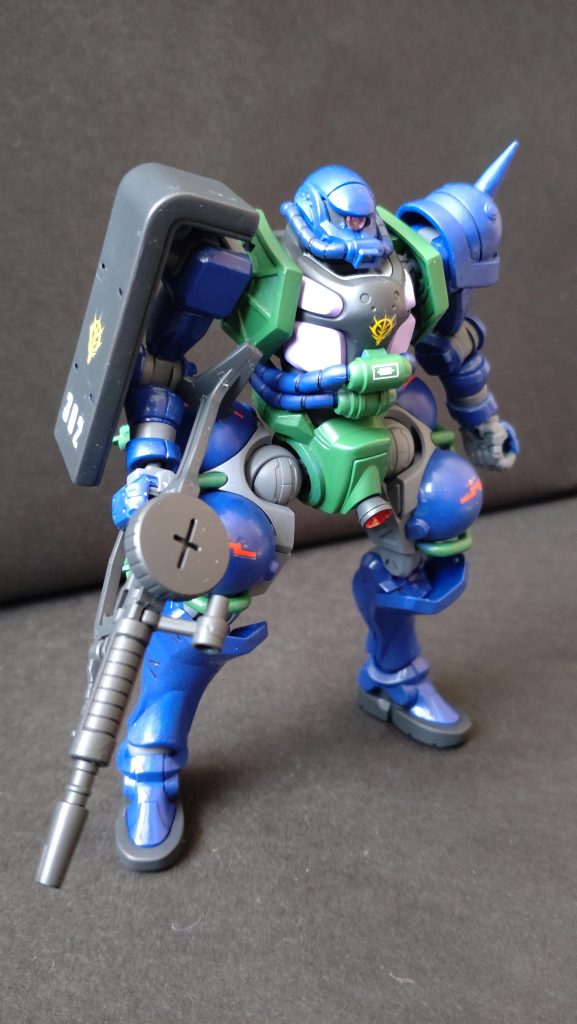 軍警ザクが発売された頃に普通のザクからシールドとマシンガンを拝借してみました